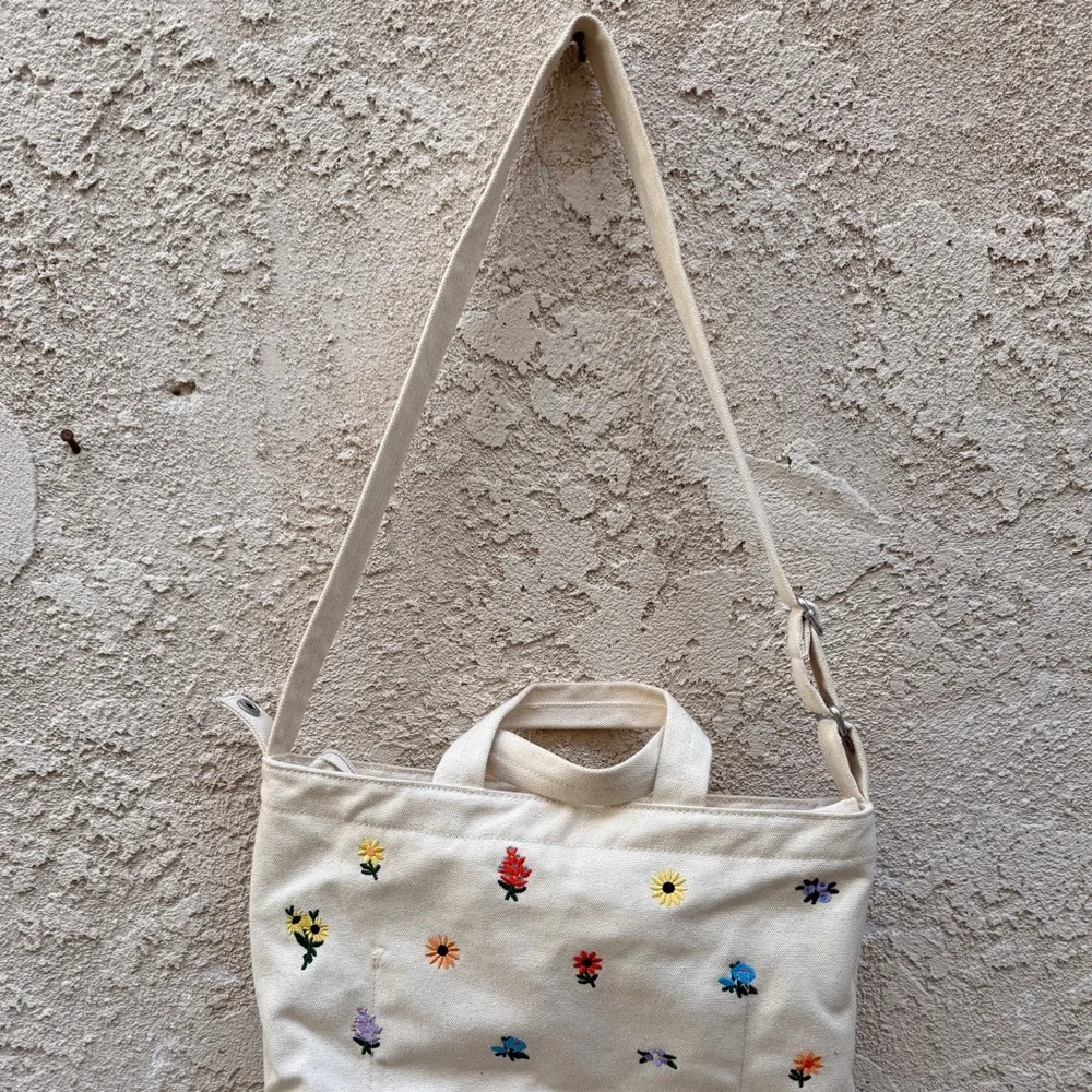 BAGGU: Horizontal Zip Duck Bag - Floral - Picture 4 of 7